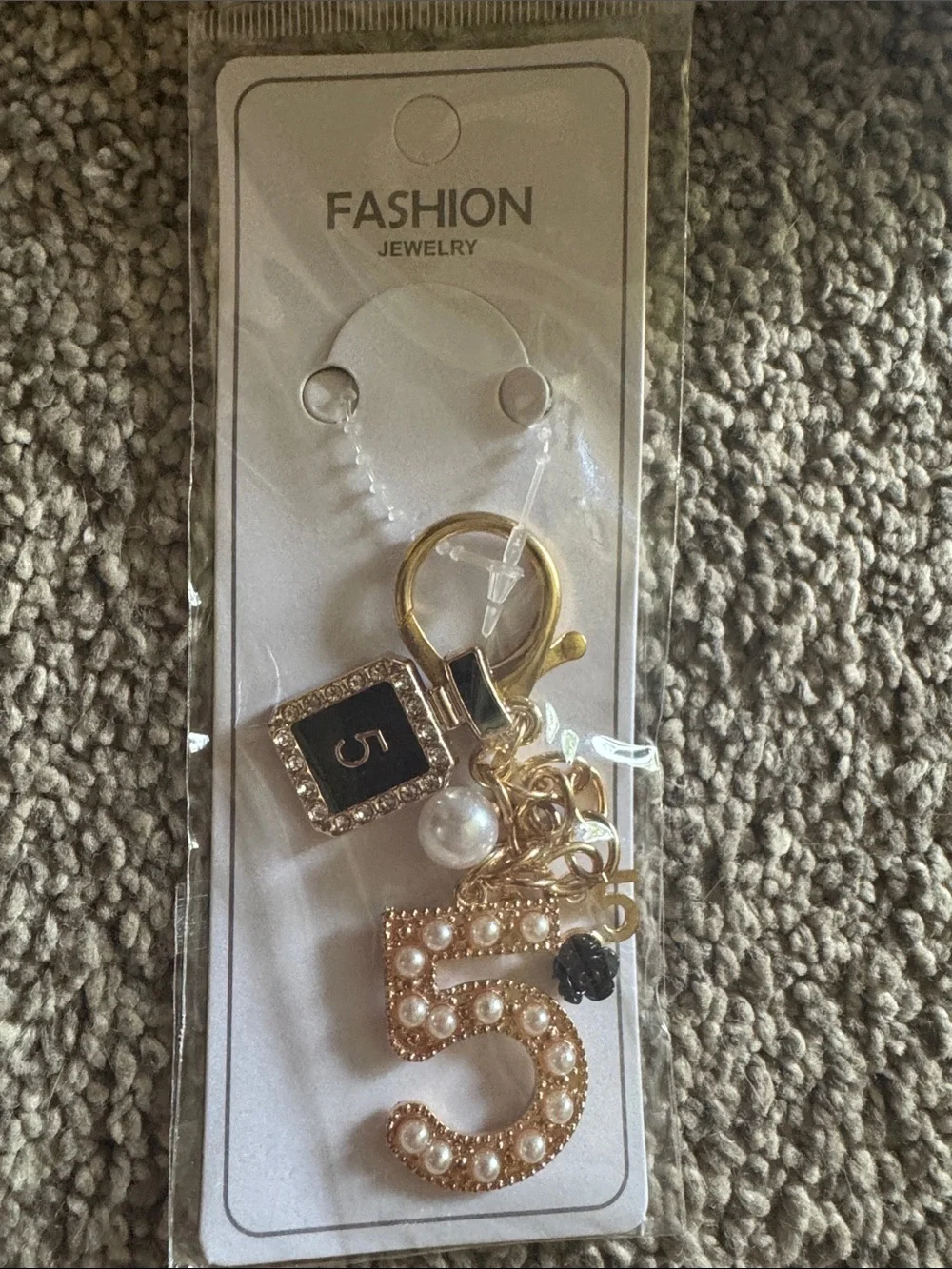 Fashion Jewelry Gold Pearl Number 5 Charm Keychain with Black Accent